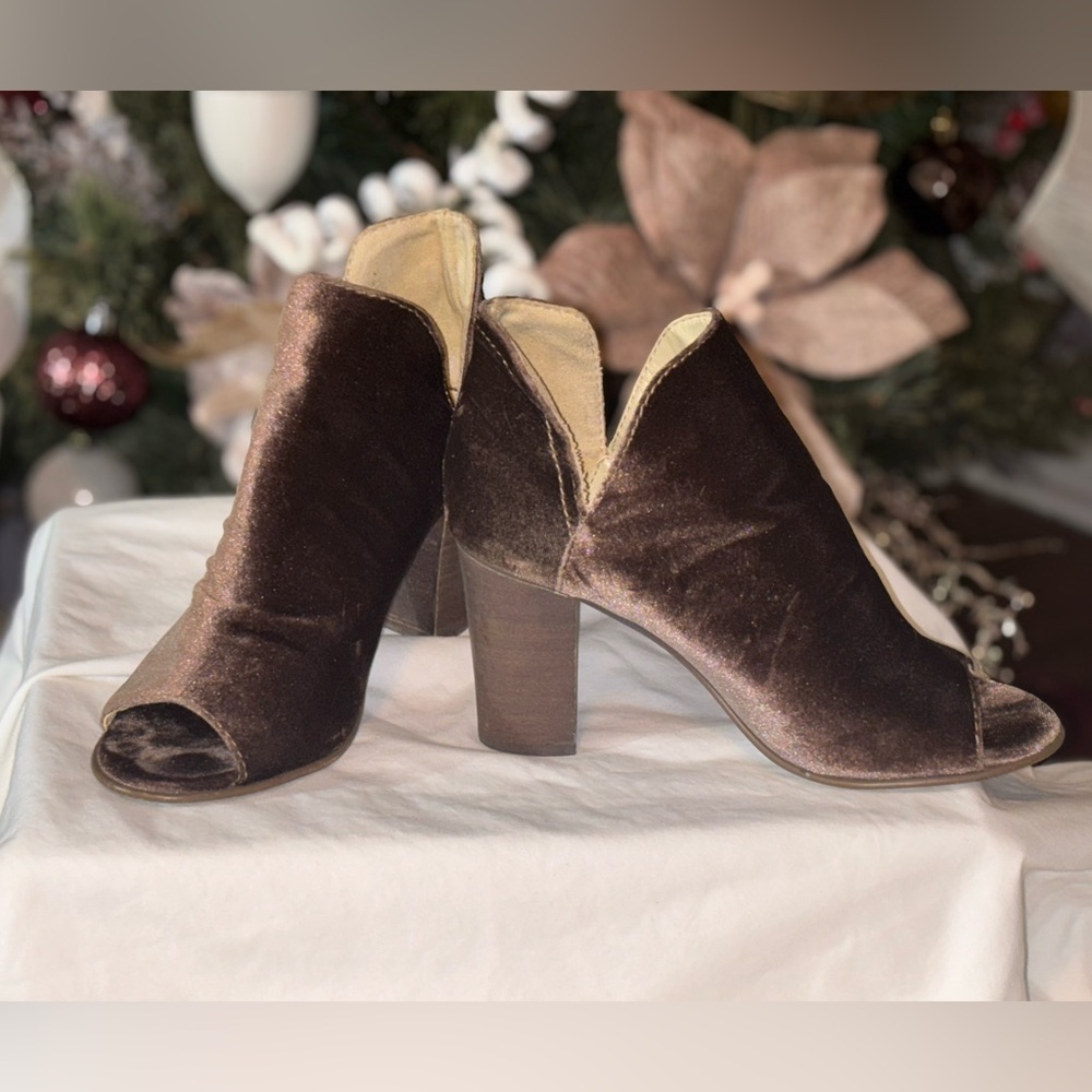 Steve Madden Brown Velvet Ankle Booties